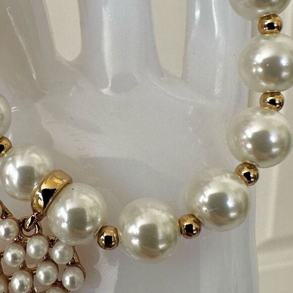 Faux pearl heart charm stretchy bracelet - Picture 9 of 10